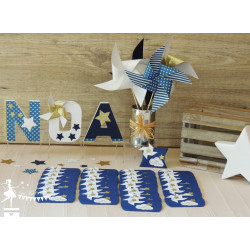 1 Lettre décorée 12cm étoile moulin bleu marine, blanc et doré